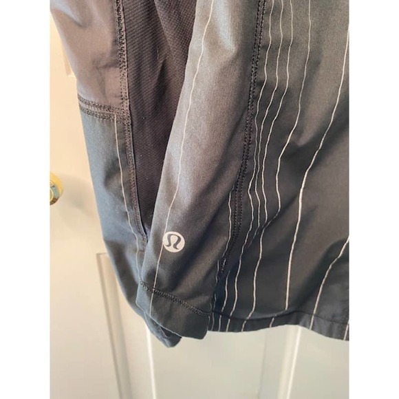 LULULEMON Size 6 Run Get up and glow black striped Jacket - Picture 6 of 10
